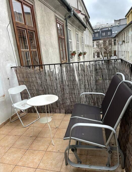 120 M2 Apartment In The Centre Of The Old Town Bratislava Bagian luar foto